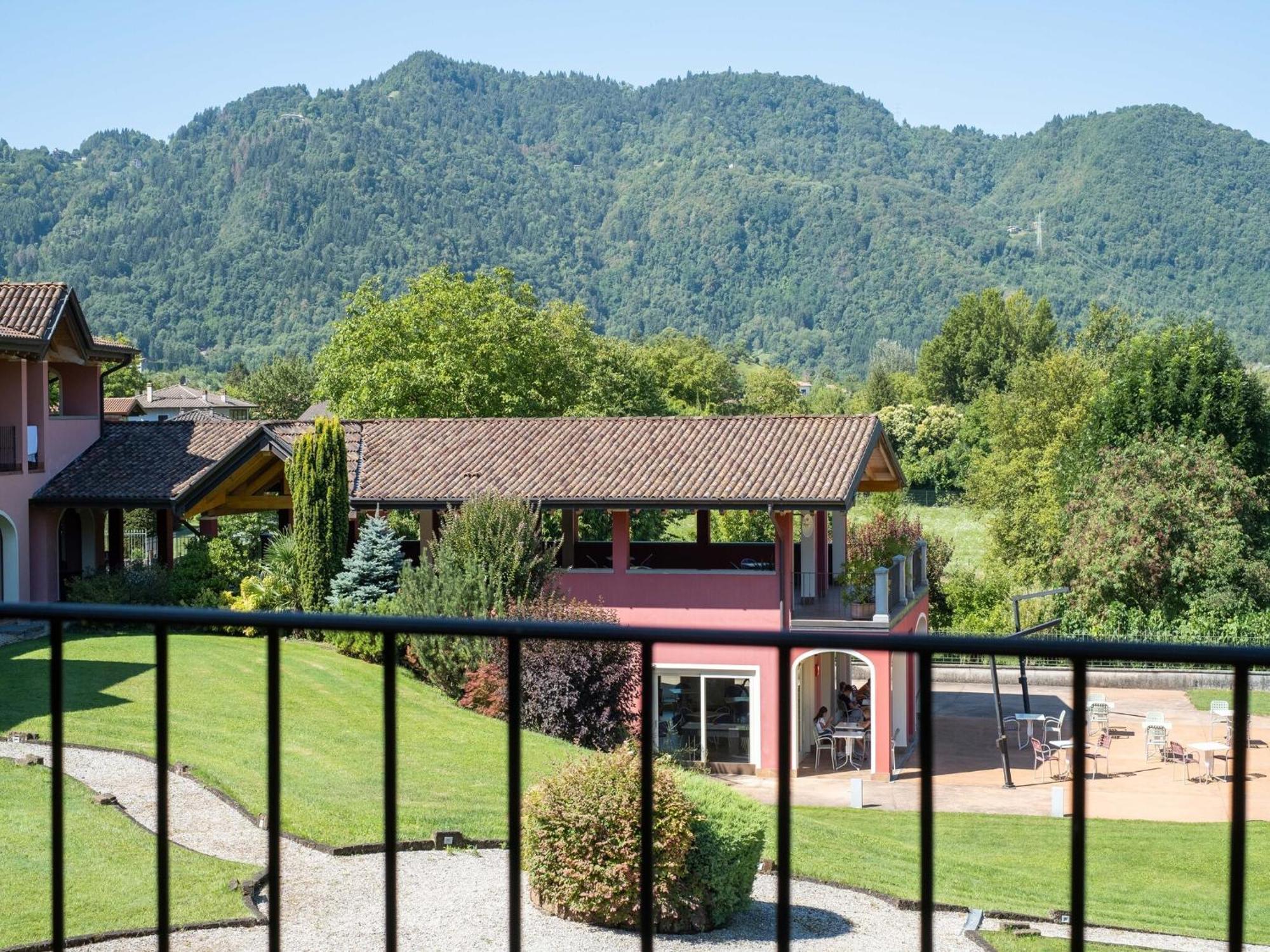 Spacious Apartment In Idro With Shared Pool Crone Exteriör bild
