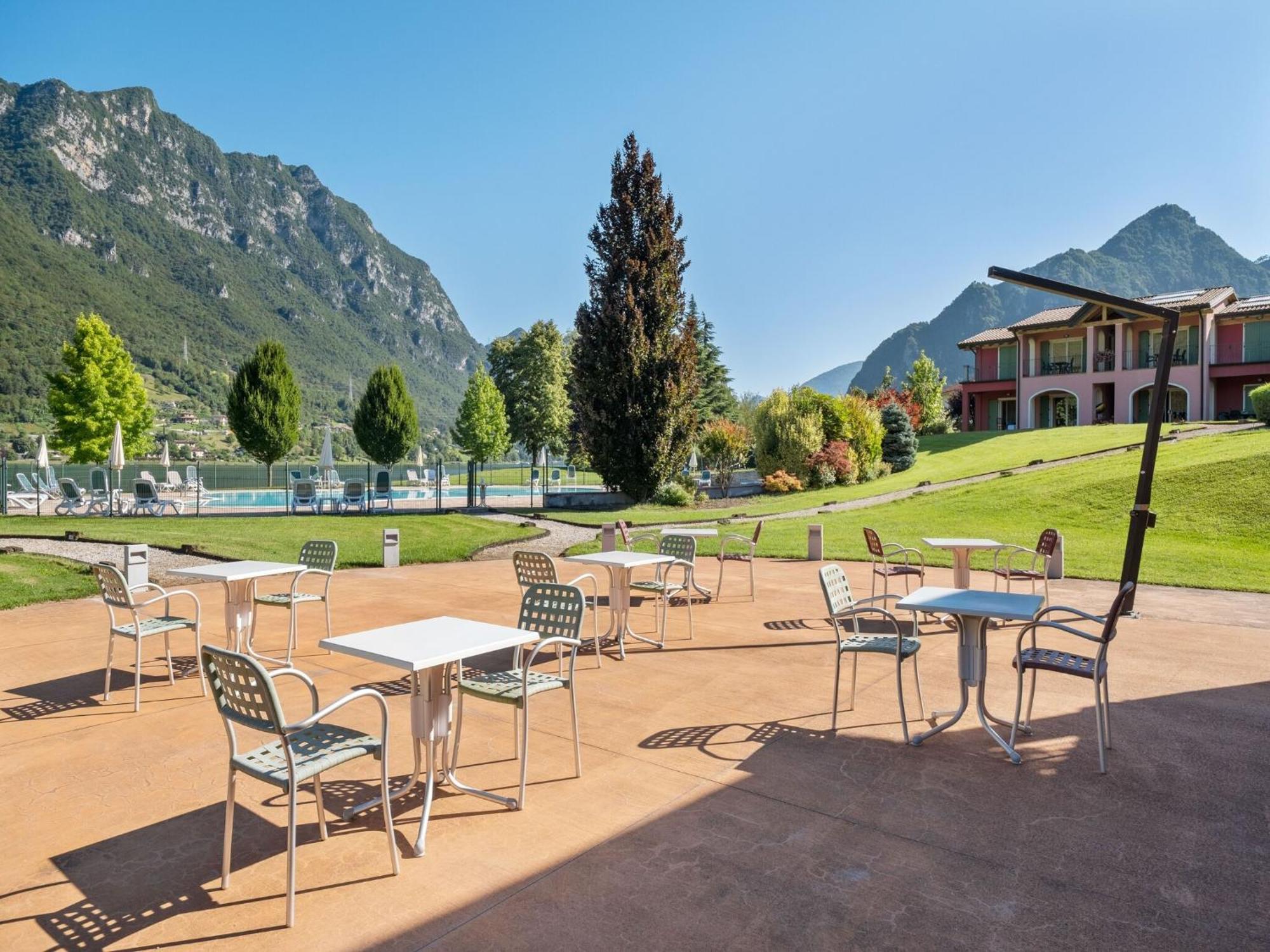 Spacious Apartment In Idro With Shared Pool Crone Exteriör bild